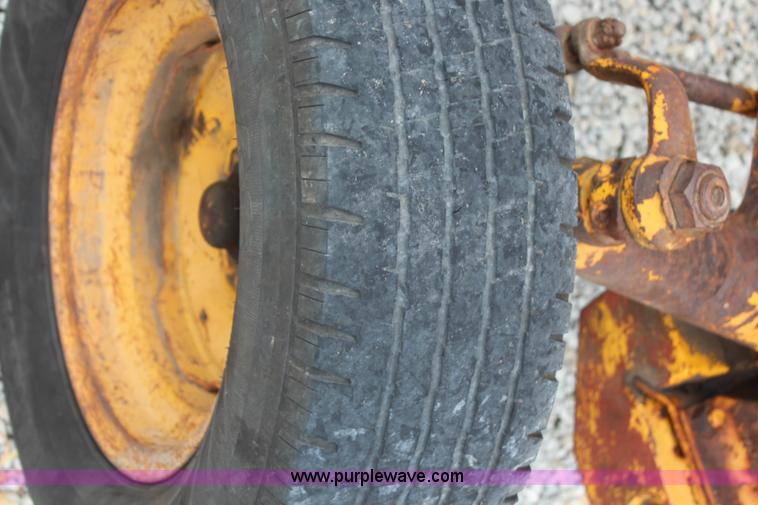 image for item H6520 International 2500 backhoe loader