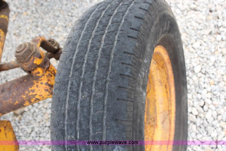 image for item H6520 International 2500 backhoe loader