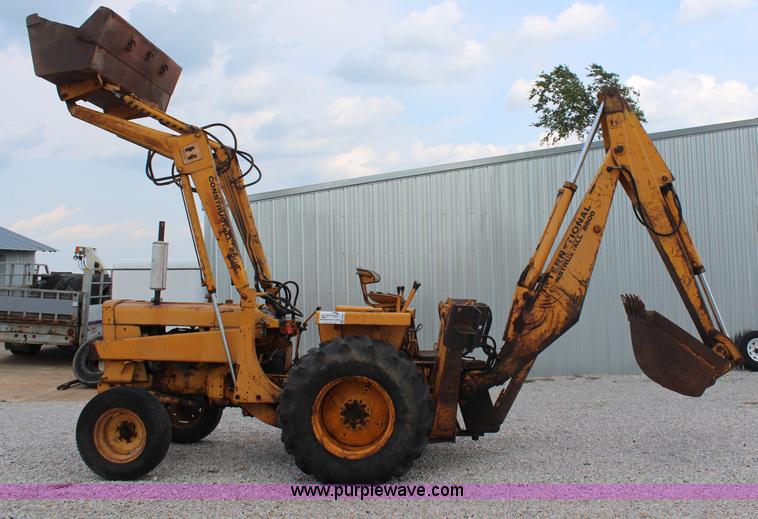 image for item H6520 International 2500 backhoe loader
