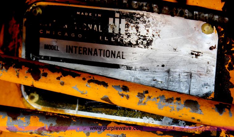 image for item H6520 International 2500 backhoe loader