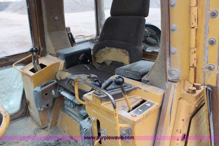 image for item H6523 1995 Caterpillar 963B track loader