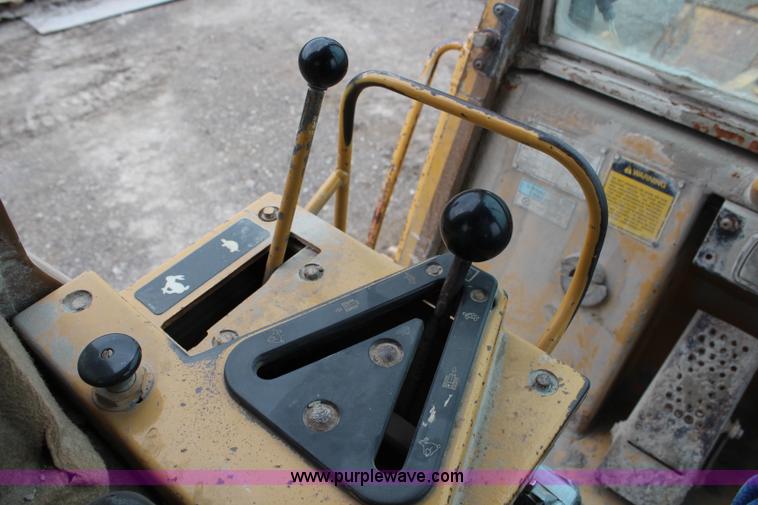 image for item H6523 1995 Caterpillar 963B track loader