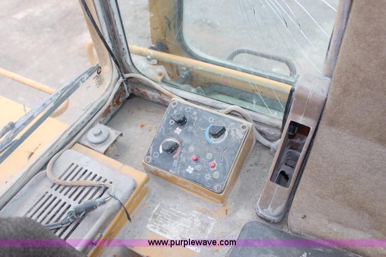 image for item H6523 1995 Caterpillar 963B track loader