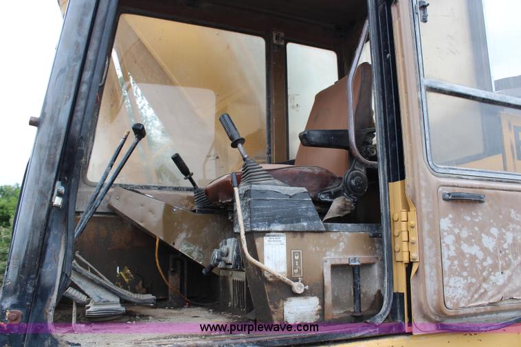 image for item H6524 1990 Caterpillar EL300B excavator