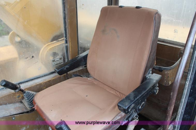 image for item H6524 1990 Caterpillar EL300B excavator