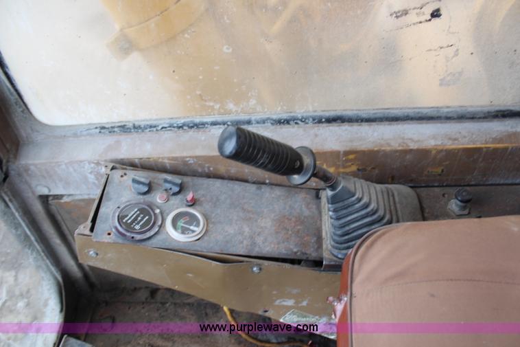 image for item H6524 1990 Caterpillar EL300B excavator