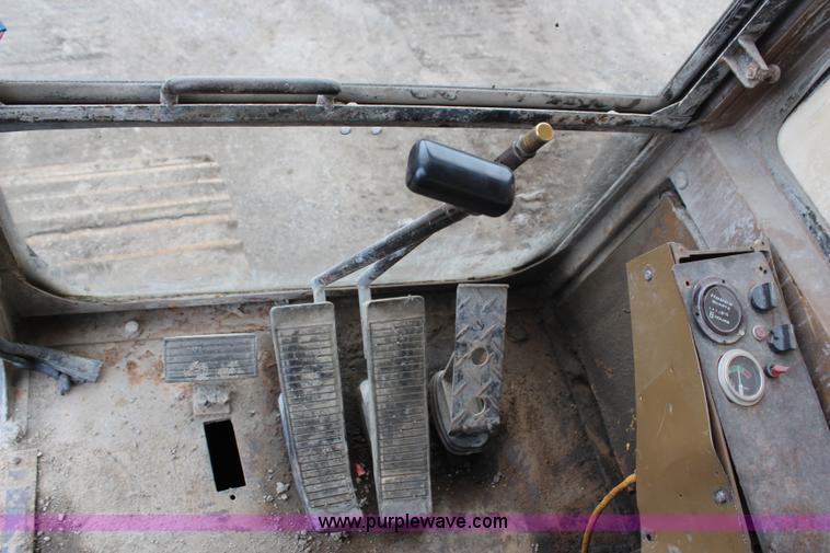 image for item H6524 1990 Caterpillar EL300B excavator