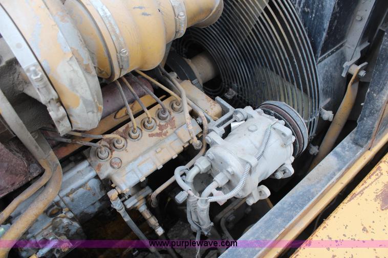 image for item H6524 1990 Caterpillar EL300B excavator