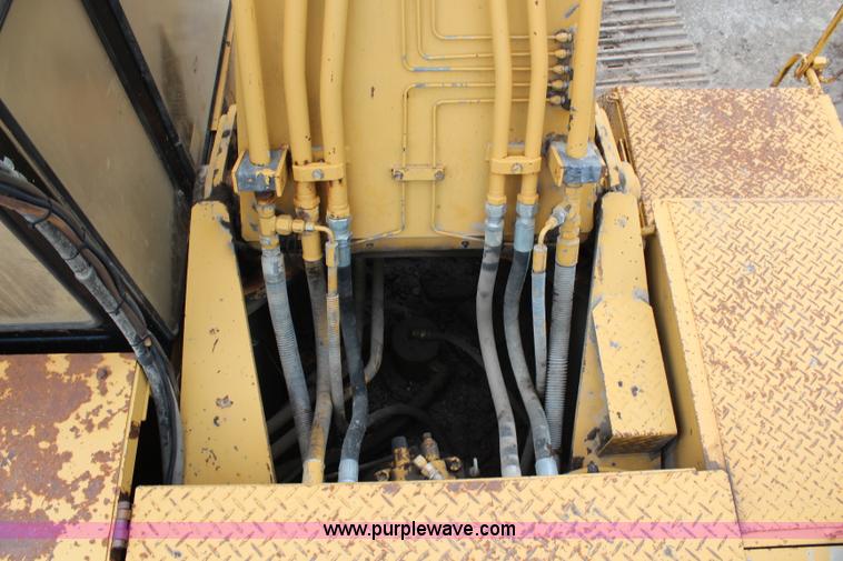image for item H6524 1990 Caterpillar EL300B excavator