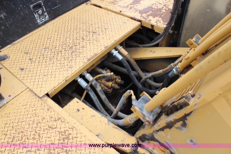 image for item H6524 1990 Caterpillar EL300B excavator