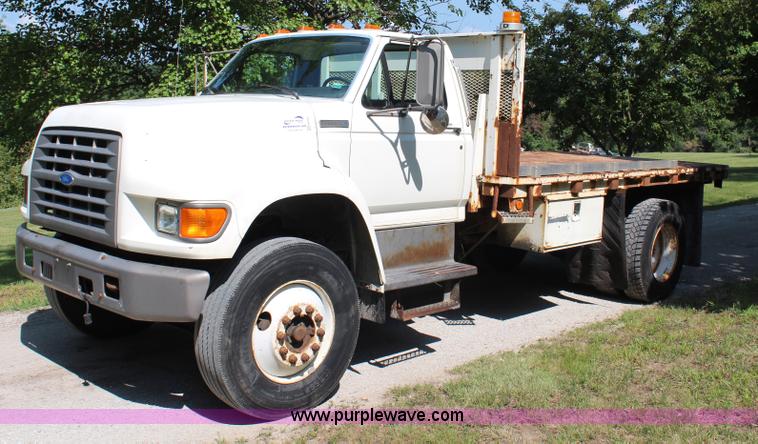 image for item H6545 1996 Ford F800 flatbed truck