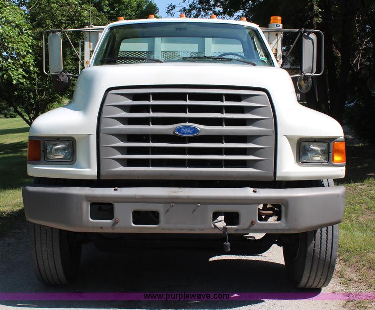 image for item H6545 1996 Ford F800 flatbed truck