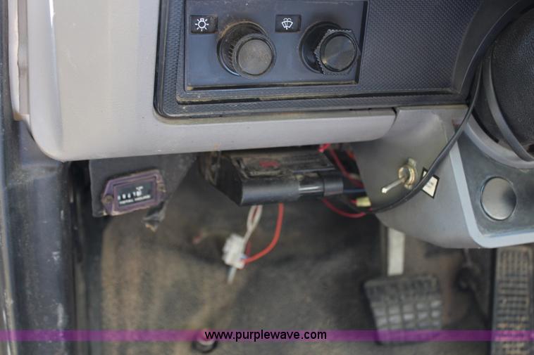 image for item H6545 1996 Ford F800 flatbed truck