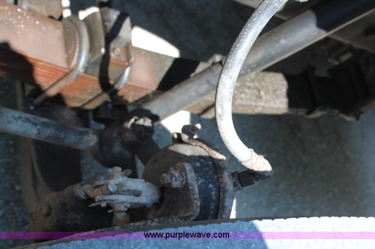 image for item H6545 1996 Ford F800 flatbed truck