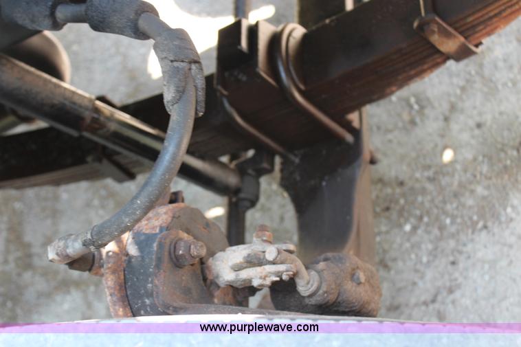 image for item H6545 1996 Ford F800 flatbed truck