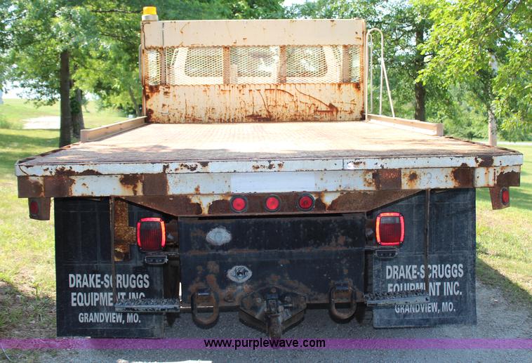 image for item H6545 1996 Ford F800 flatbed truck