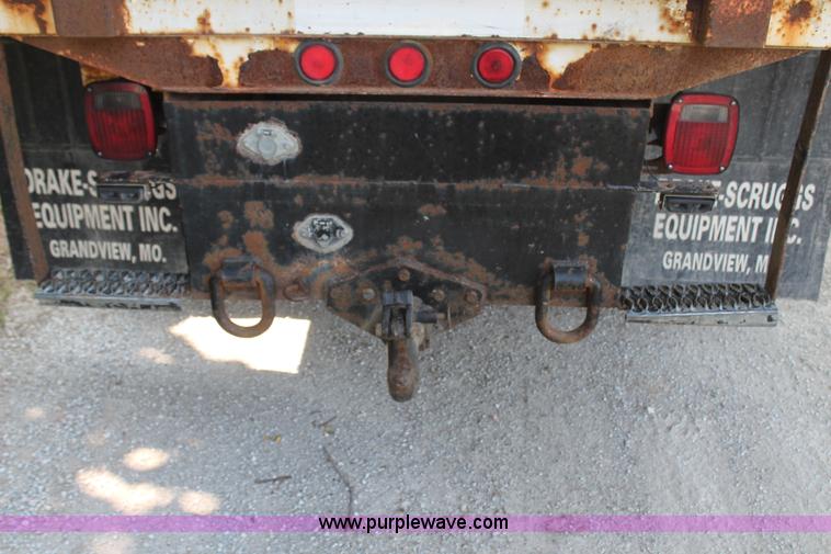 image for item H6545 1996 Ford F800 flatbed truck