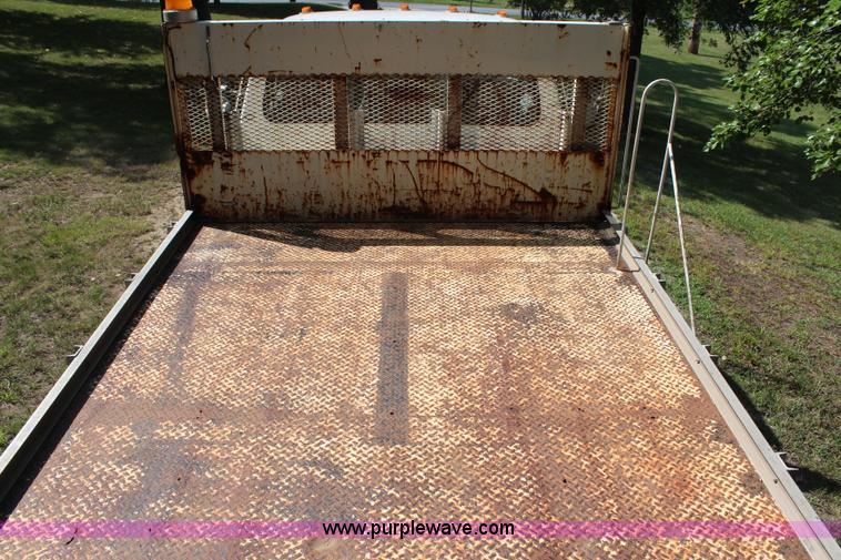 image for item H6545 1996 Ford F800 flatbed truck