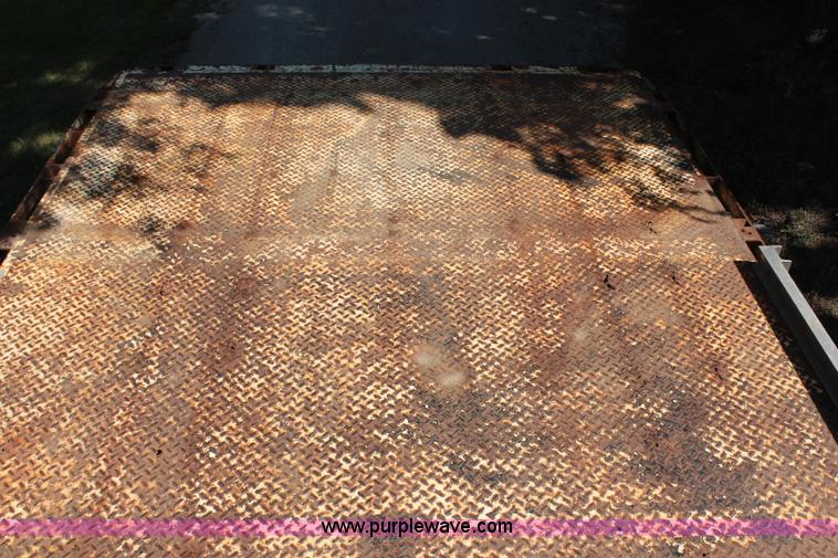 image for item H6545 1996 Ford F800 flatbed truck