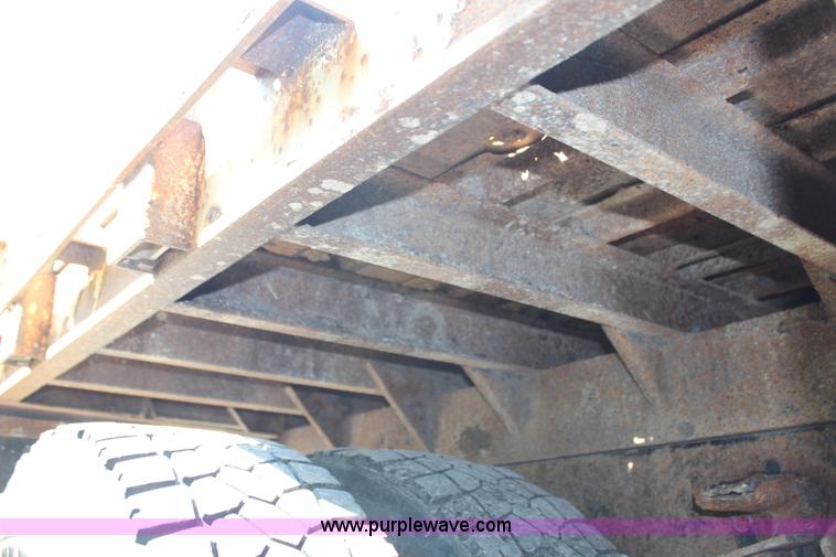 image for item H6545 1996 Ford F800 flatbed truck