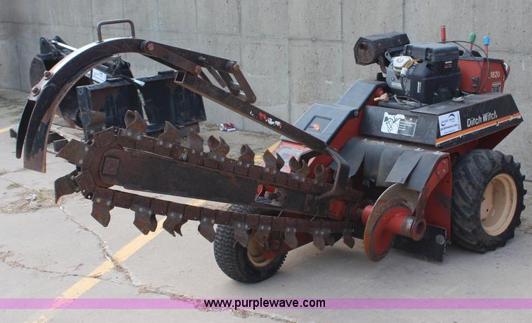 image for item H6641 2004 Ditch Witch 1820HE trencher
