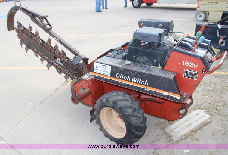 image for item H6641 2004 Ditch Witch 1820HE trencher