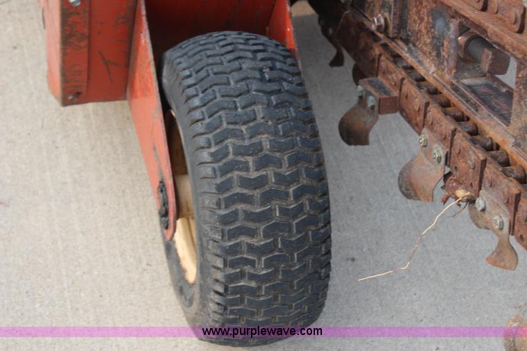 image for item H6641 2004 Ditch Witch 1820HE trencher