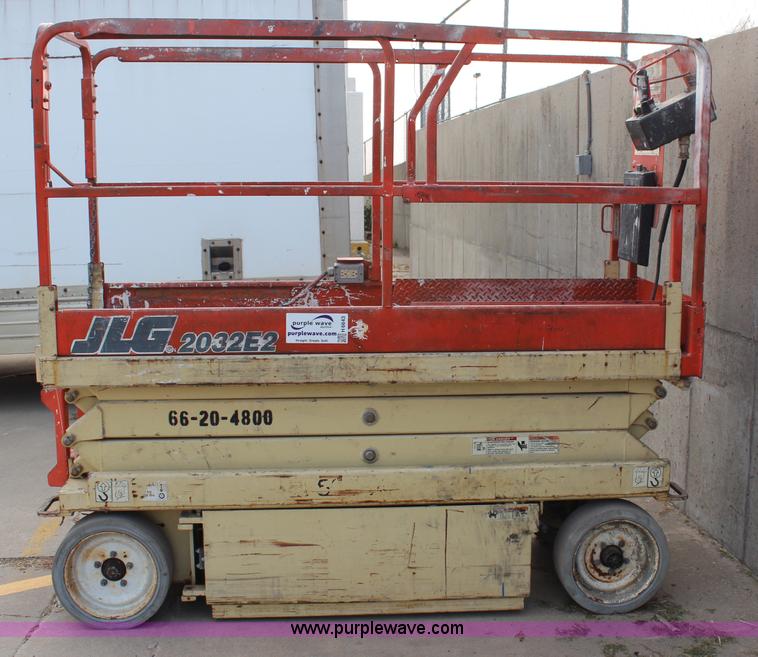 image for item H6643 2000 JLG 2032E2 scissor lift