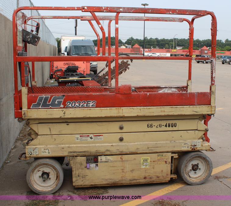 image for item H6643 2000 JLG 2032E2 scissor lift