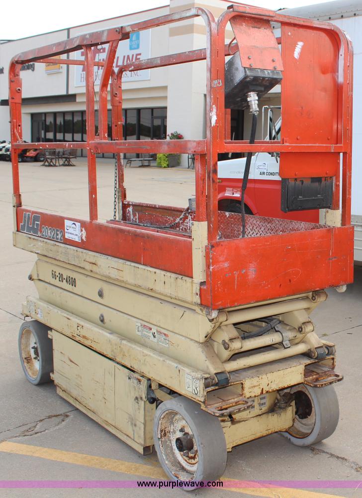 image for item H6643 2000 JLG 2032E2 scissor lift