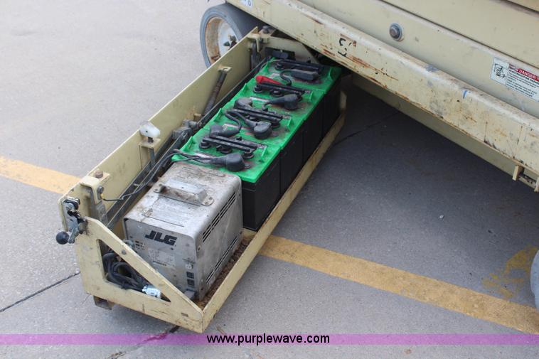 image for item H6643 2000 JLG 2032E2 scissor lift