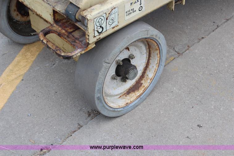 image for item H6643 2000 JLG 2032E2 scissor lift