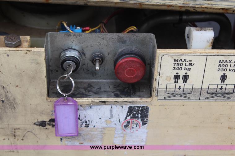 image for item H6643 2000 JLG 2032E2 scissor lift