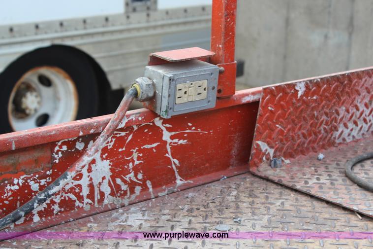 image for item H6643 2000 JLG 2032E2 scissor lift