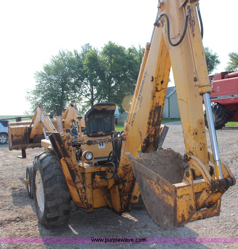 image for item H6665 International 3444 backhoe