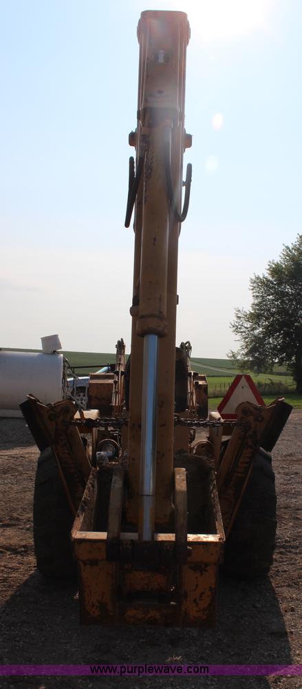 image for item H6665 International 3444 backhoe