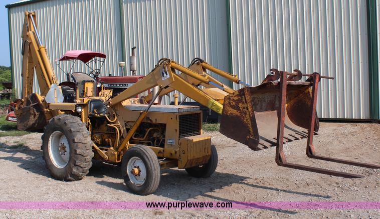 image for item H6665 International 3444 backhoe