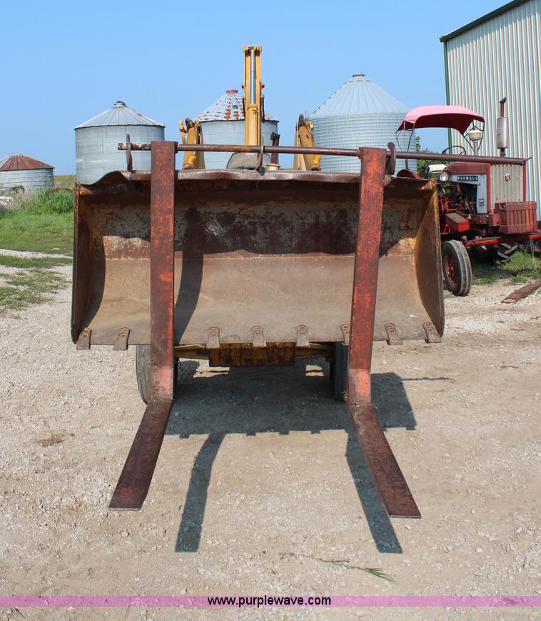 image for item H6665 International 3444 backhoe