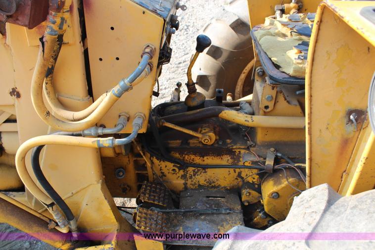 image for item H6665 International 3444 backhoe