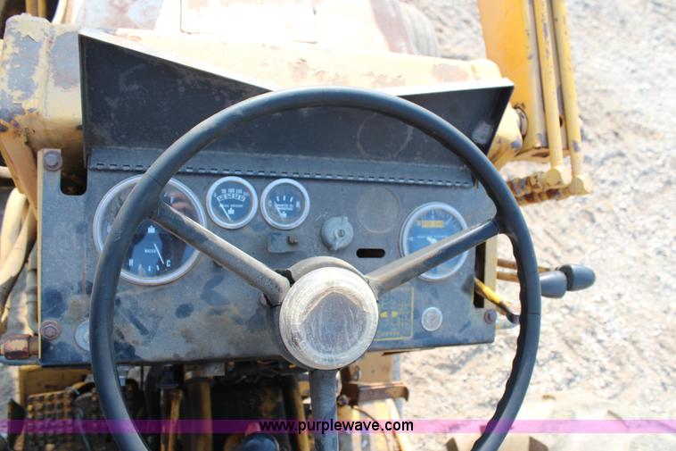 image for item H6665 International 3444 backhoe