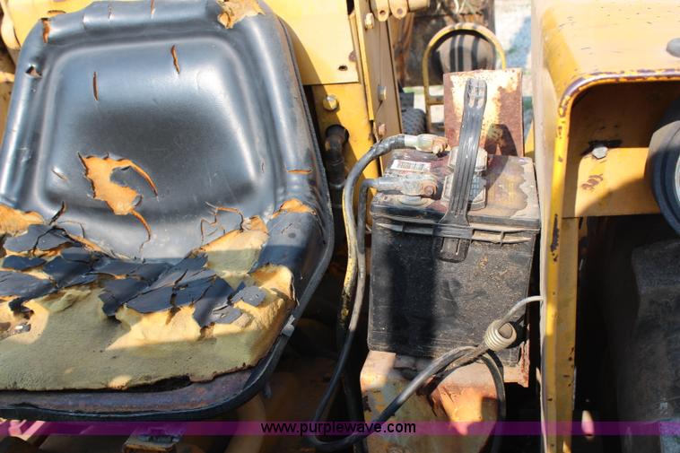 image for item H6665 International 3444 backhoe