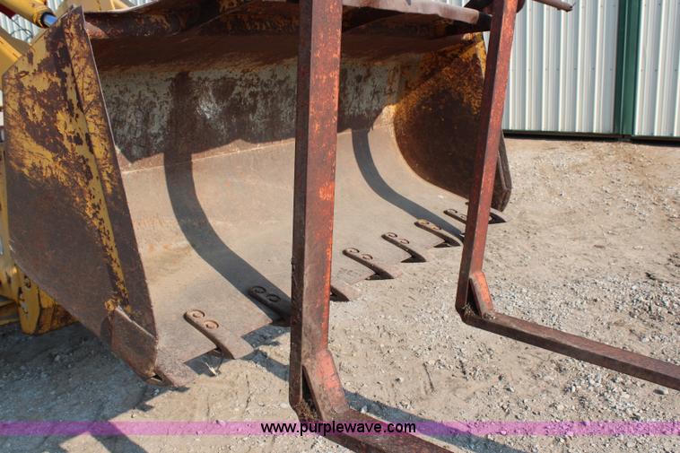 image for item H6665 International 3444 backhoe