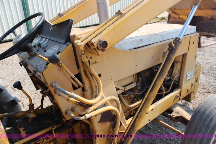 image for item H6665 International 3444 backhoe