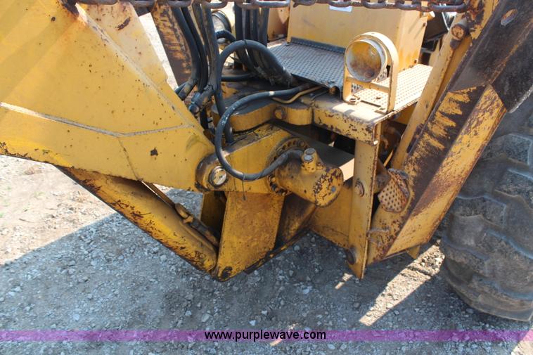 image for item H6665 International 3444 backhoe