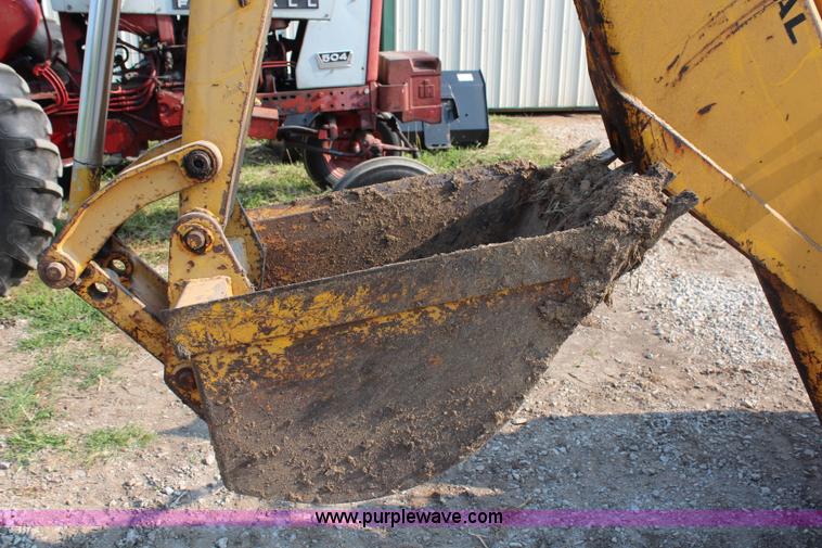 image for item H6665 International 3444 backhoe
