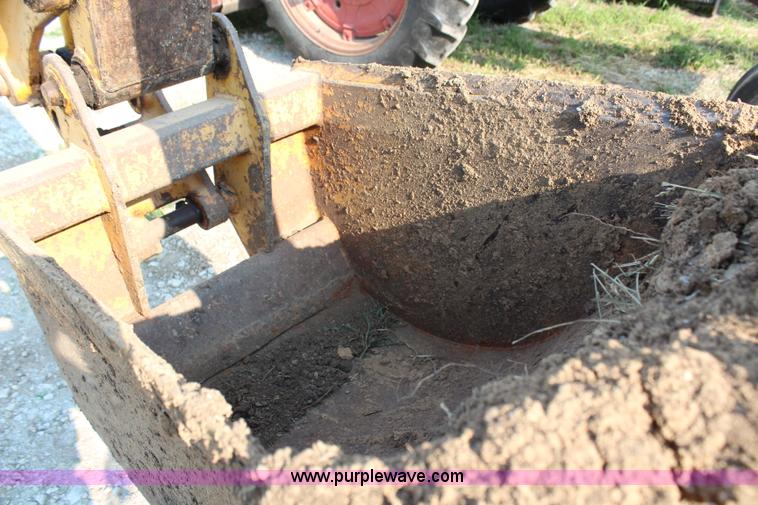 image for item H6665 International 3444 backhoe