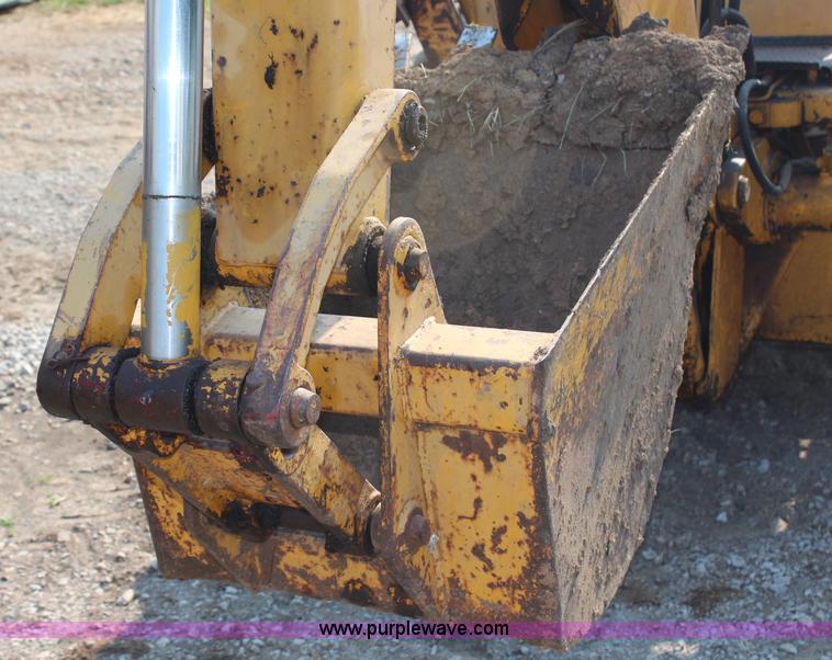 image for item H6665 International 3444 backhoe