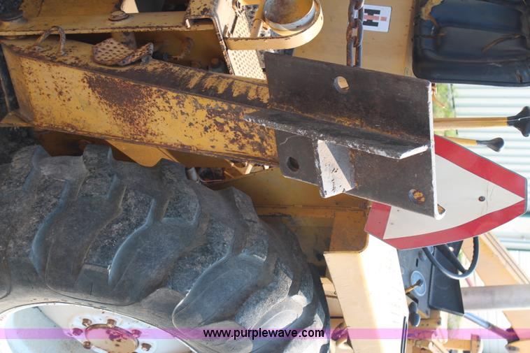 image for item H6665 International 3444 backhoe