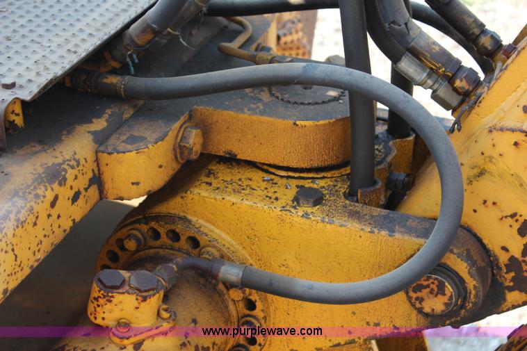 image for item H6665 International 3444 backhoe
