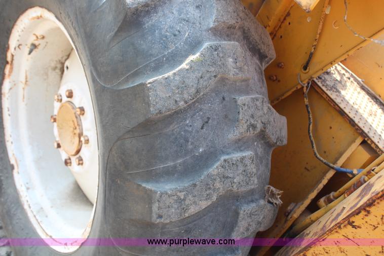 image for item H6665 International 3444 backhoe